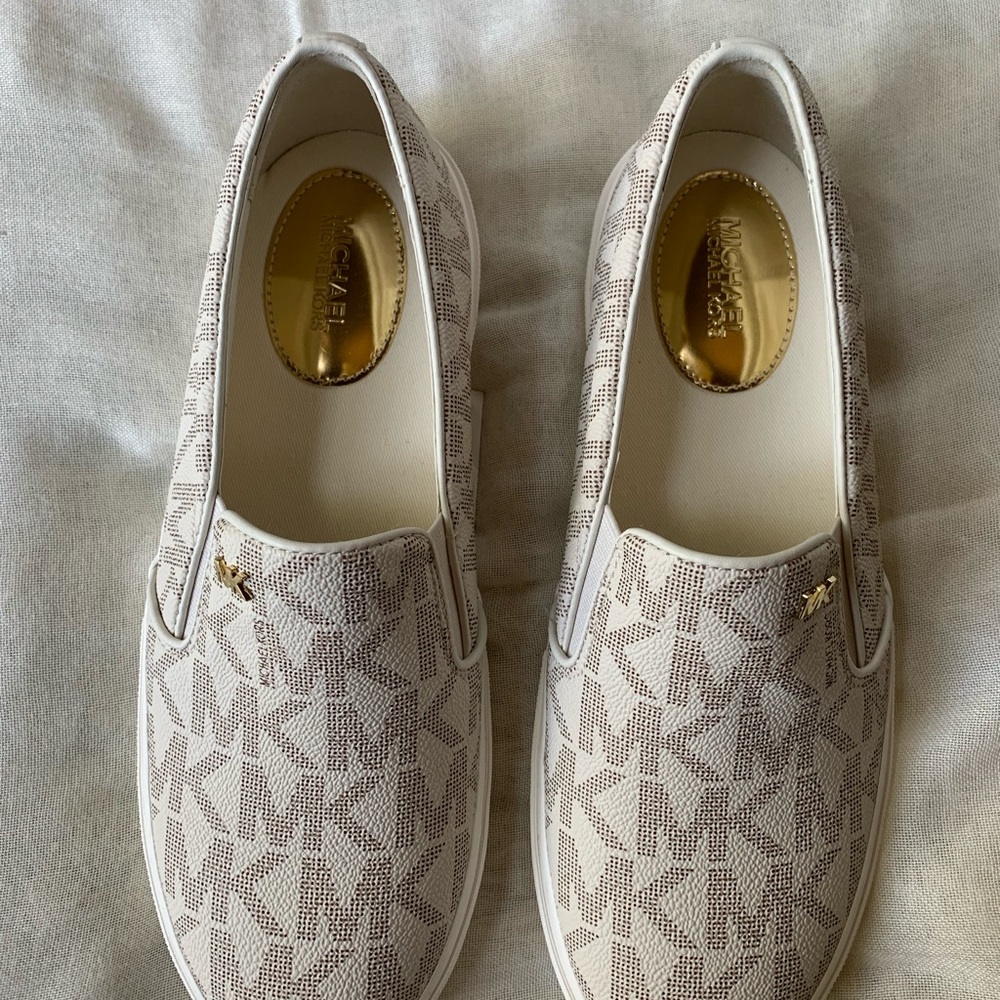 ❕💜70💜firm ❕MICHAEL KORS Keaton white slip ons❕❕